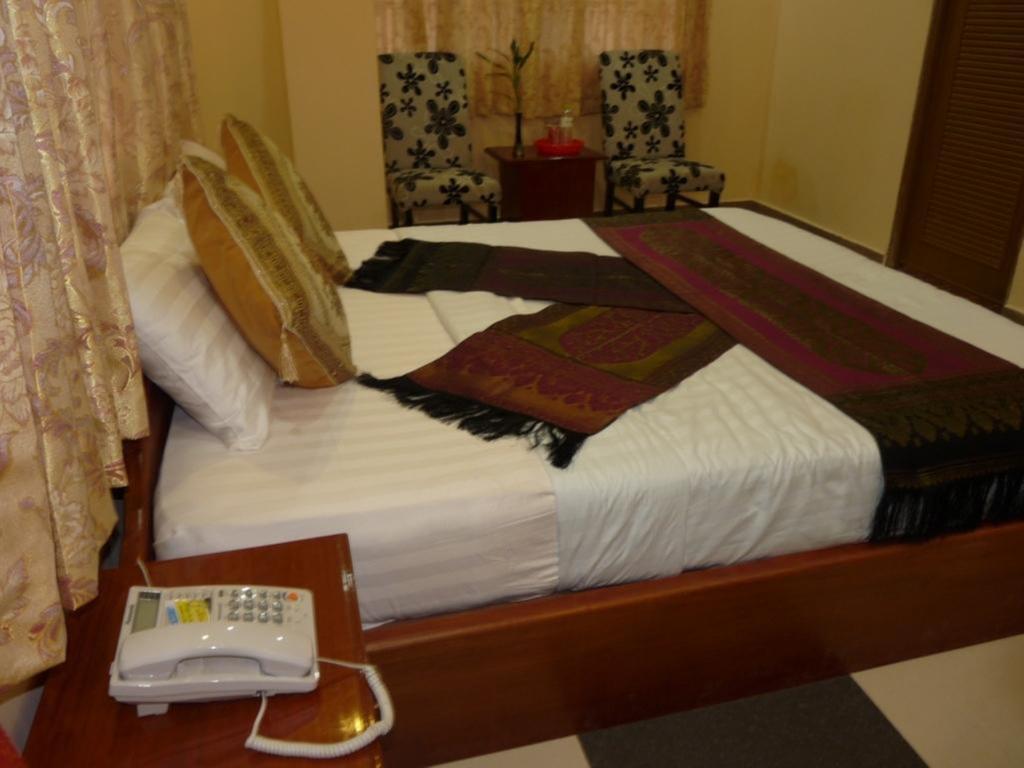 Hotel Hi Land Phnom Penh Zimmer foto