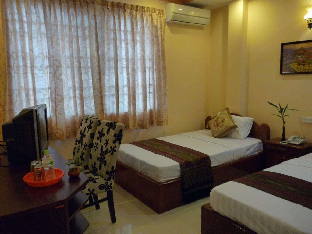 Hotel Hi Land Phnom Penh Zimmer foto